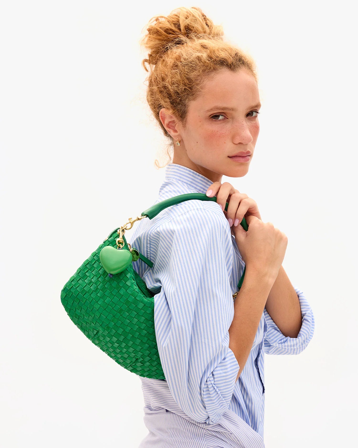 Clare V. - Petit Moyen Messenger in Leather Suede Grass Woven Checker
