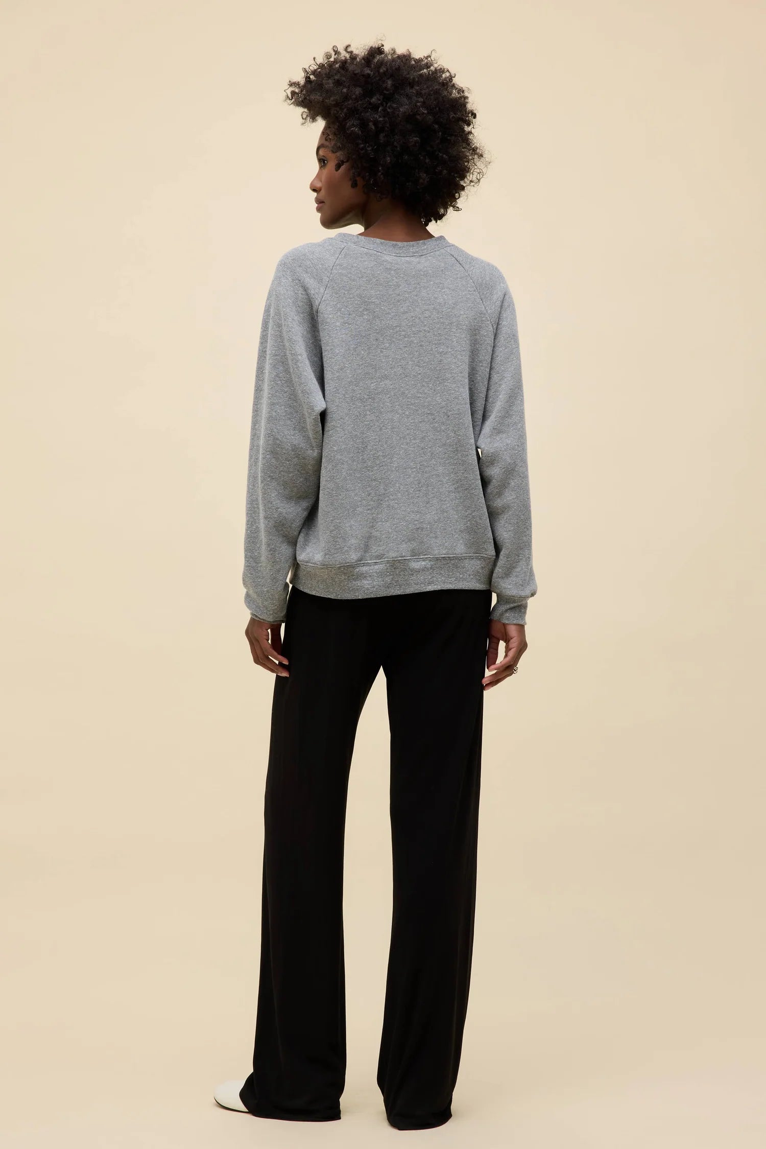 DAYDREAMER - Queen Crest Vintage Raglan Sweatshirt in Heather Grey
