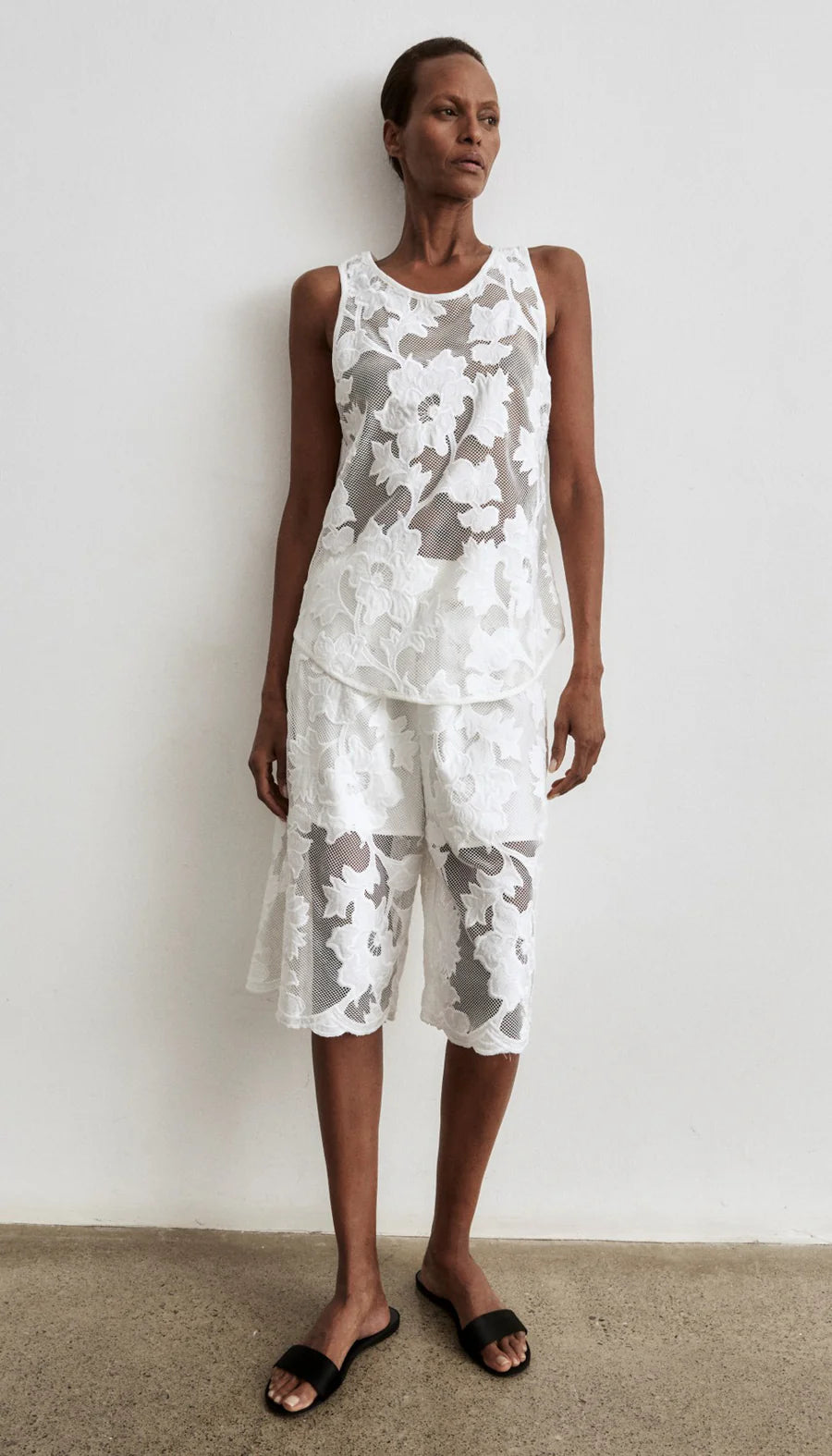 Smythe - Shirttail Tank in White Applique