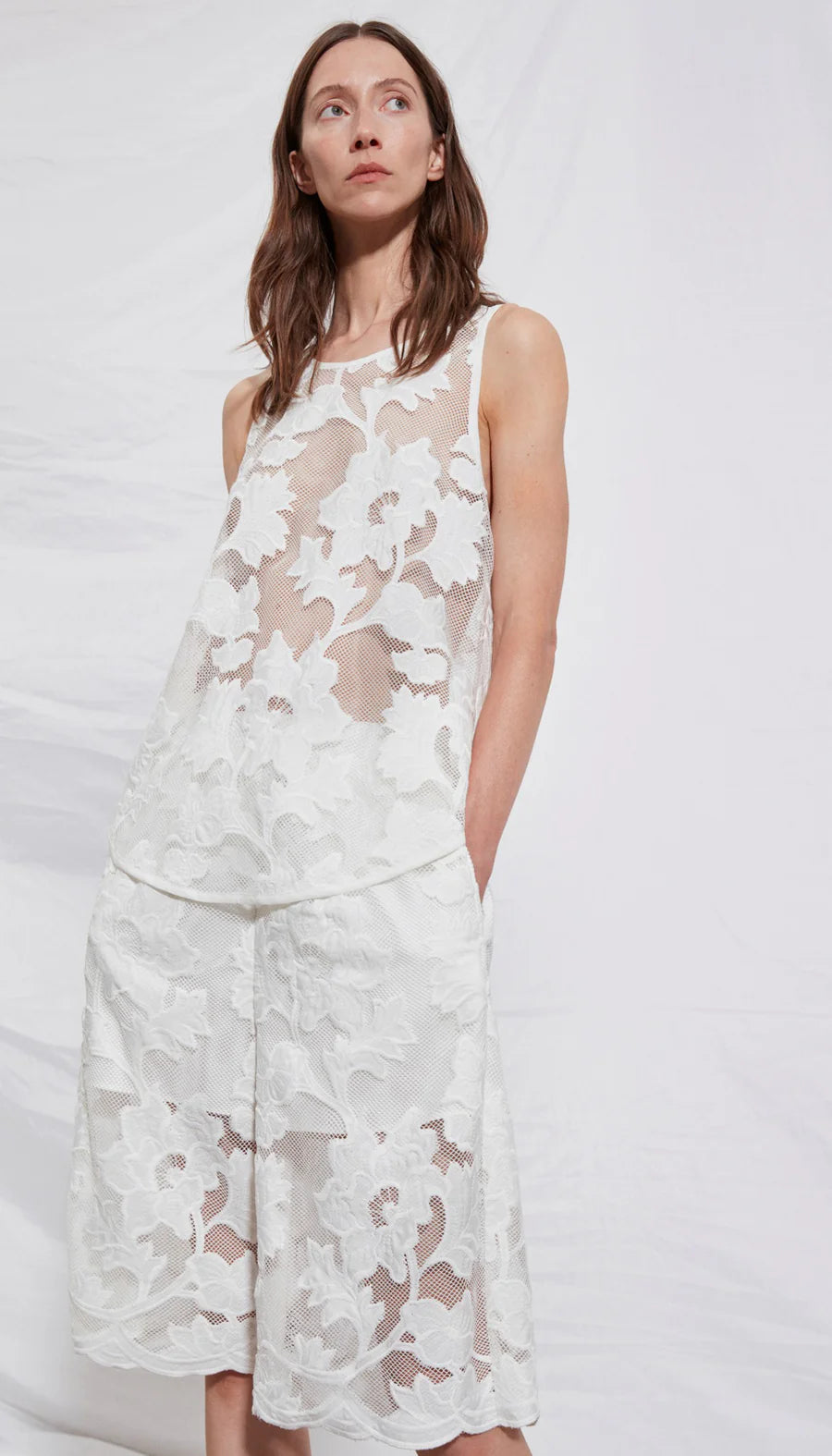 Smythe - Shirttail Tank in White Applique