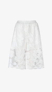 Smythe - Pull On Bermuda Short in White Applique
