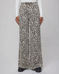 Splendid - Lounge Denim Pant in Leopard