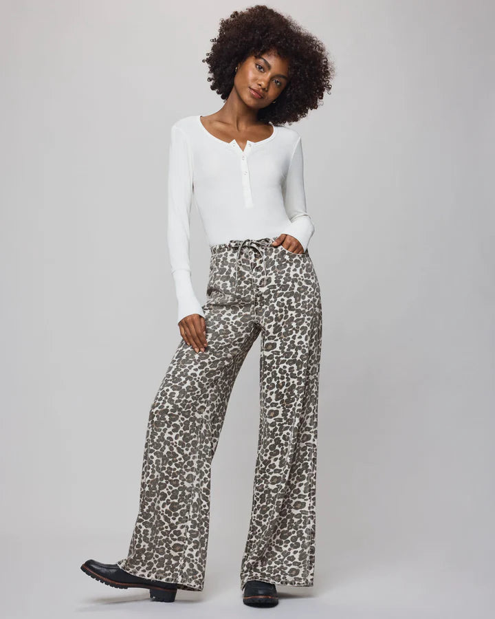 Splendid - Lounge Denim Pant in Leopard