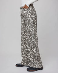 Splendid - Lounge Denim Pant in Leopard
