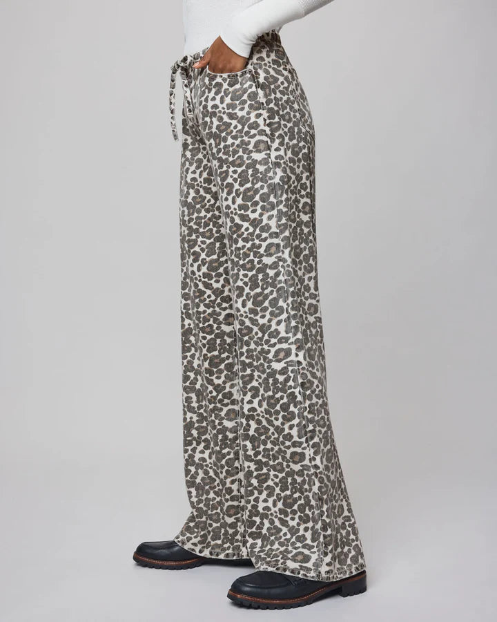 Splendid - Lounge Denim Pant in Leopard