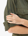 Clare V. - Whiskers Signet Ring in Vintage gold/Clear