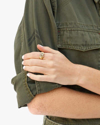 Clare V. - Whiskers Signet Ring in Vintage gold/Clear