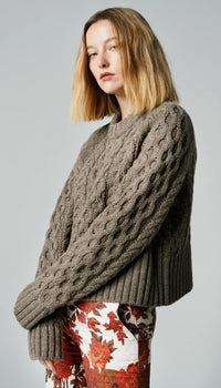 Smythe - Cropped Cable-Knit Crewneck in Greige