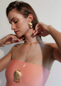 Pamela Card - L'Origine Du Monde Necklace in Gold