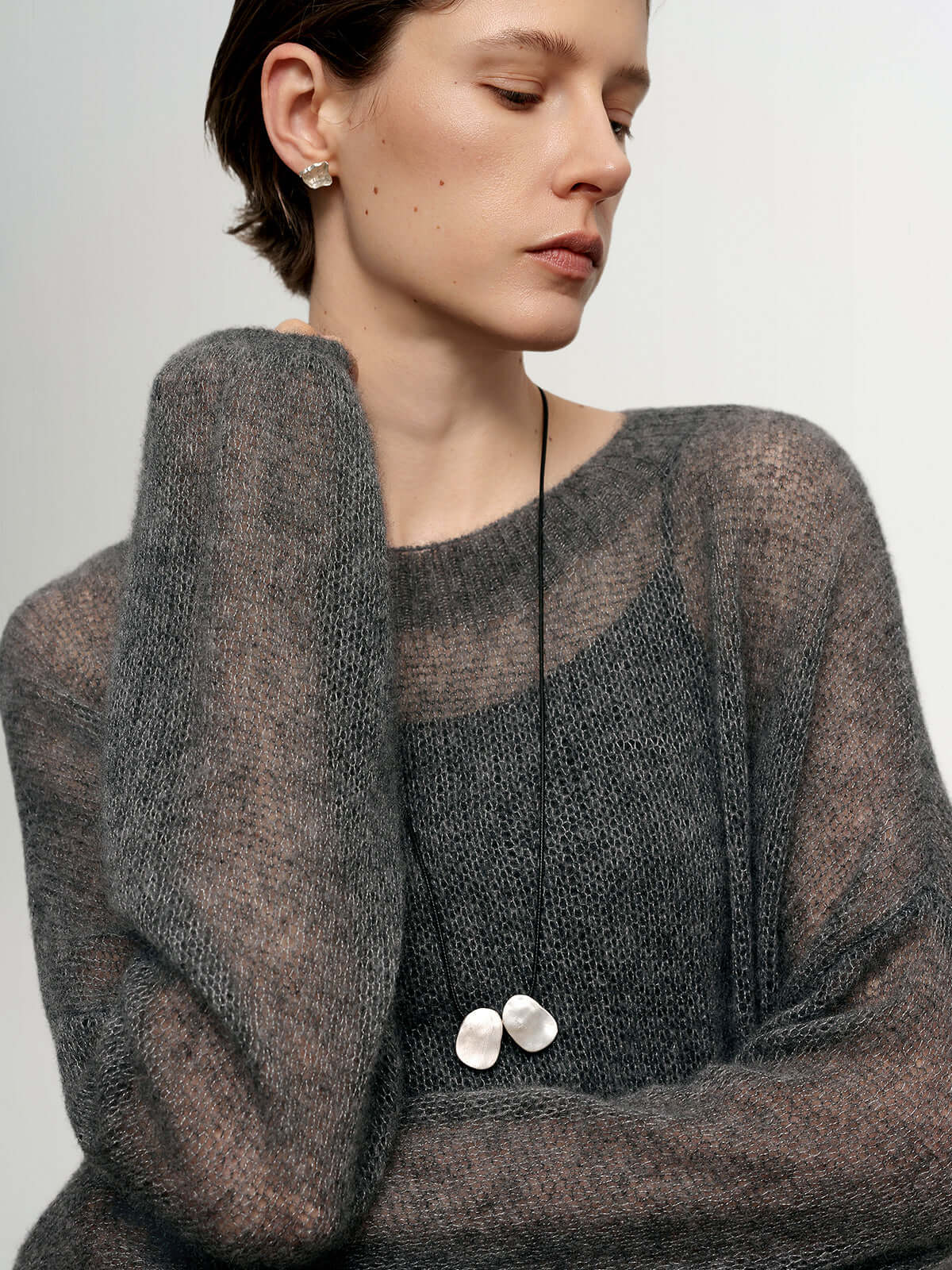 Meilleur Moment - Cashmere Round Neck Sweater in Grey