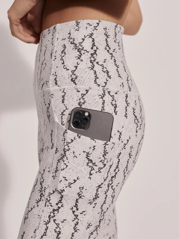 Varley - Move Pocket High Legging 25" in Sand Fragment Snake
