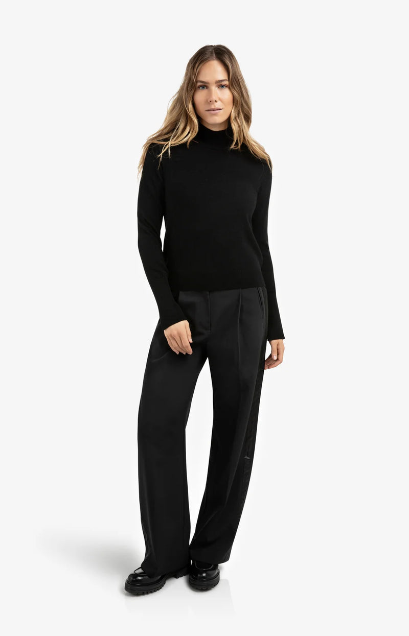YAYA - Fine Knit Sweater with Cut-Out Neckline in Black