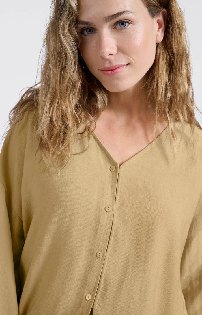 YAYA - Loose Fit V-Neck Blouse in Croissant Brown