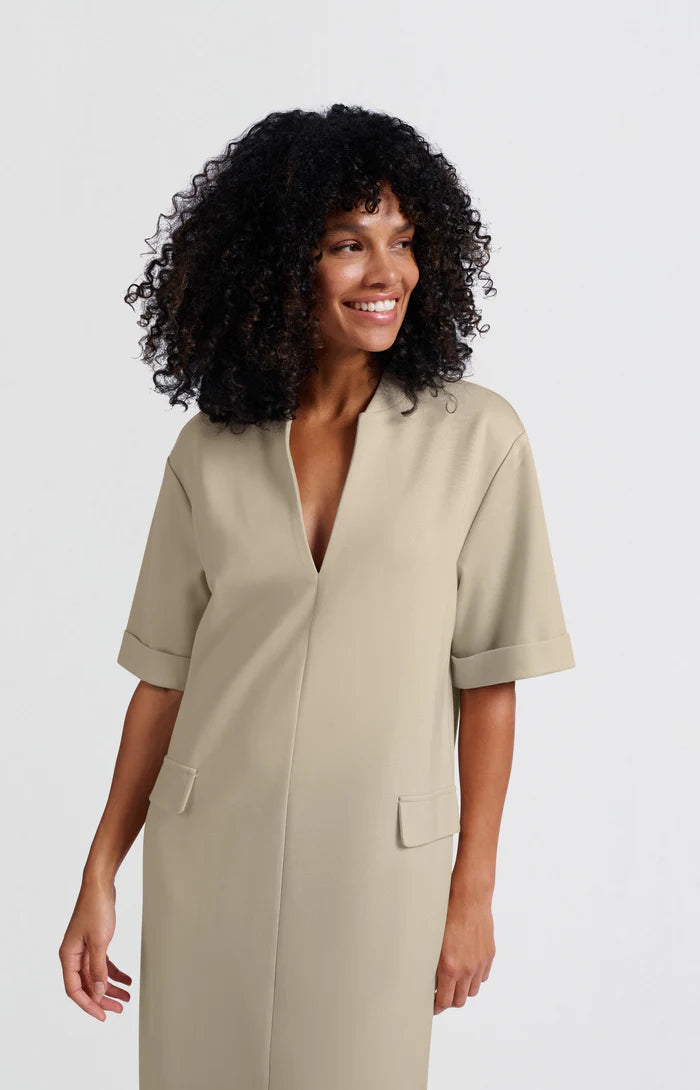 YAYA - Jersey Dress with Pocket Detail in Humus Beige Bernstein & Gold YAYA - Jersey Dress with Pocket Detail in Humus Beige Bernstein & Gold
