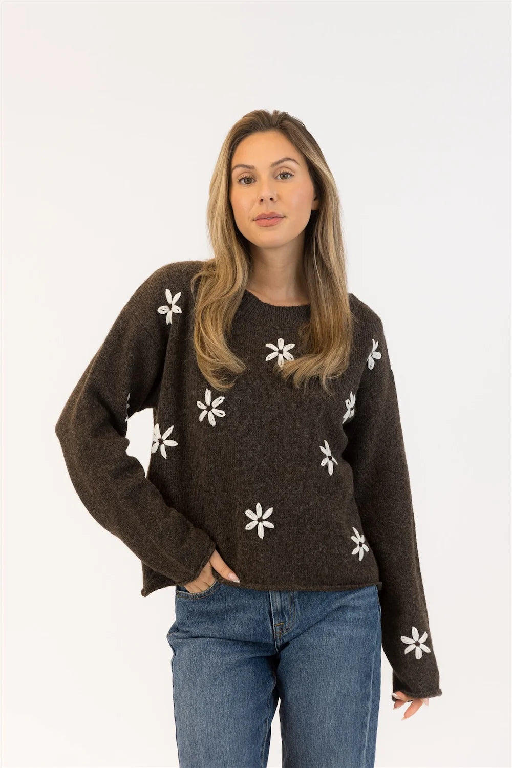 Lyla & Luxe - Aiden Daisy Crewneck Pullover in Dark Brown