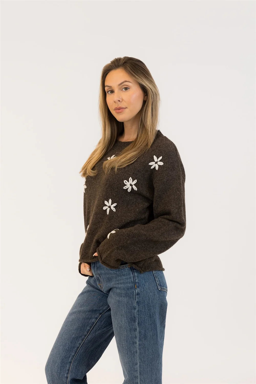 Lyla & Luxe - Aiden Daisy Crewneck Pullover in Dark Brown