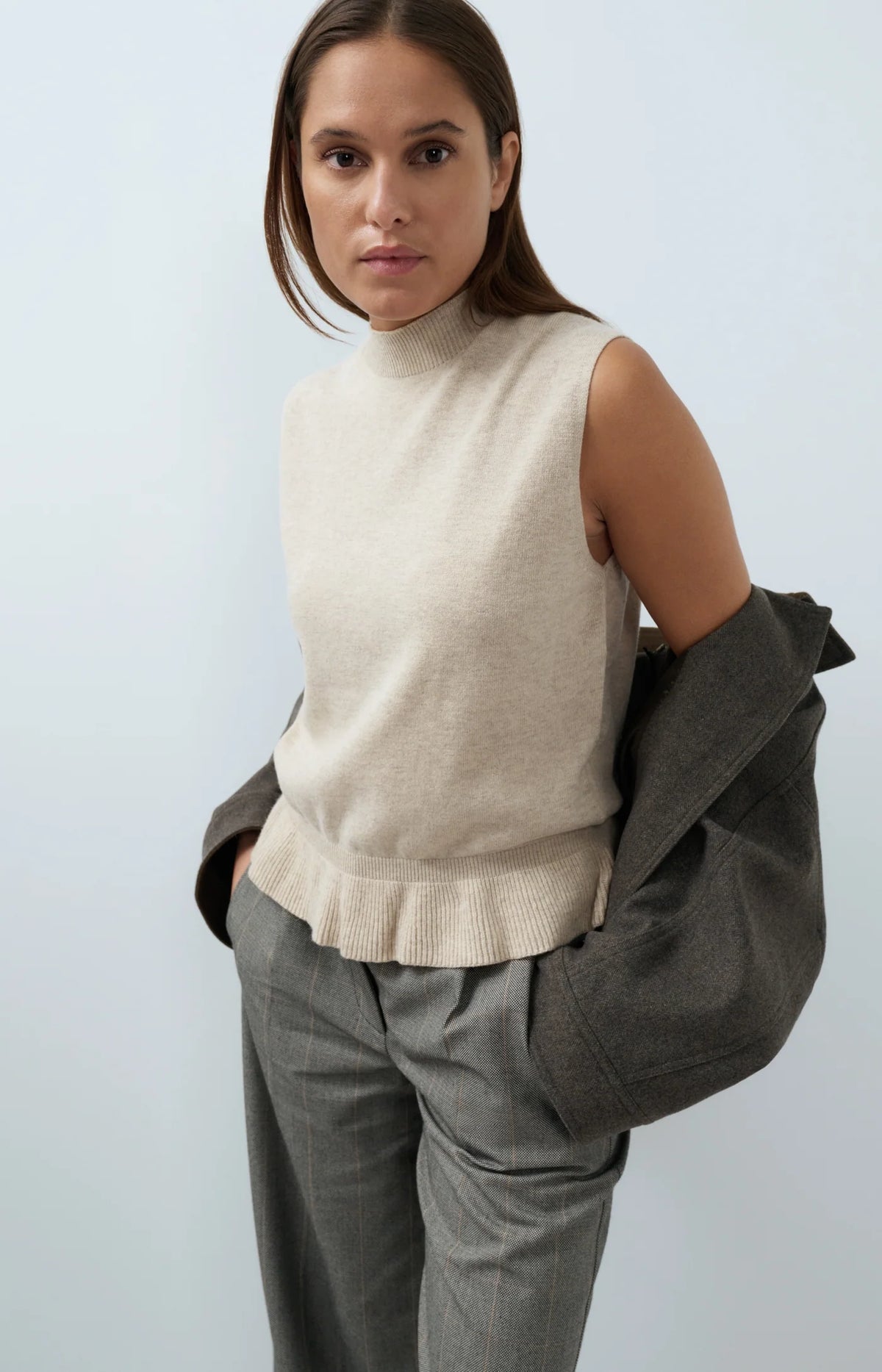 YAYA - Sleeveless Sweater with Ruffle Hem in Light Beige Melange