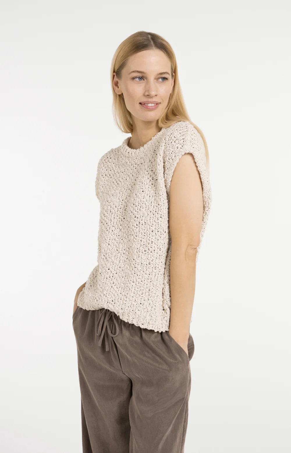 YAYA - Textured Sleeveless Sweater in Cloud Creme White