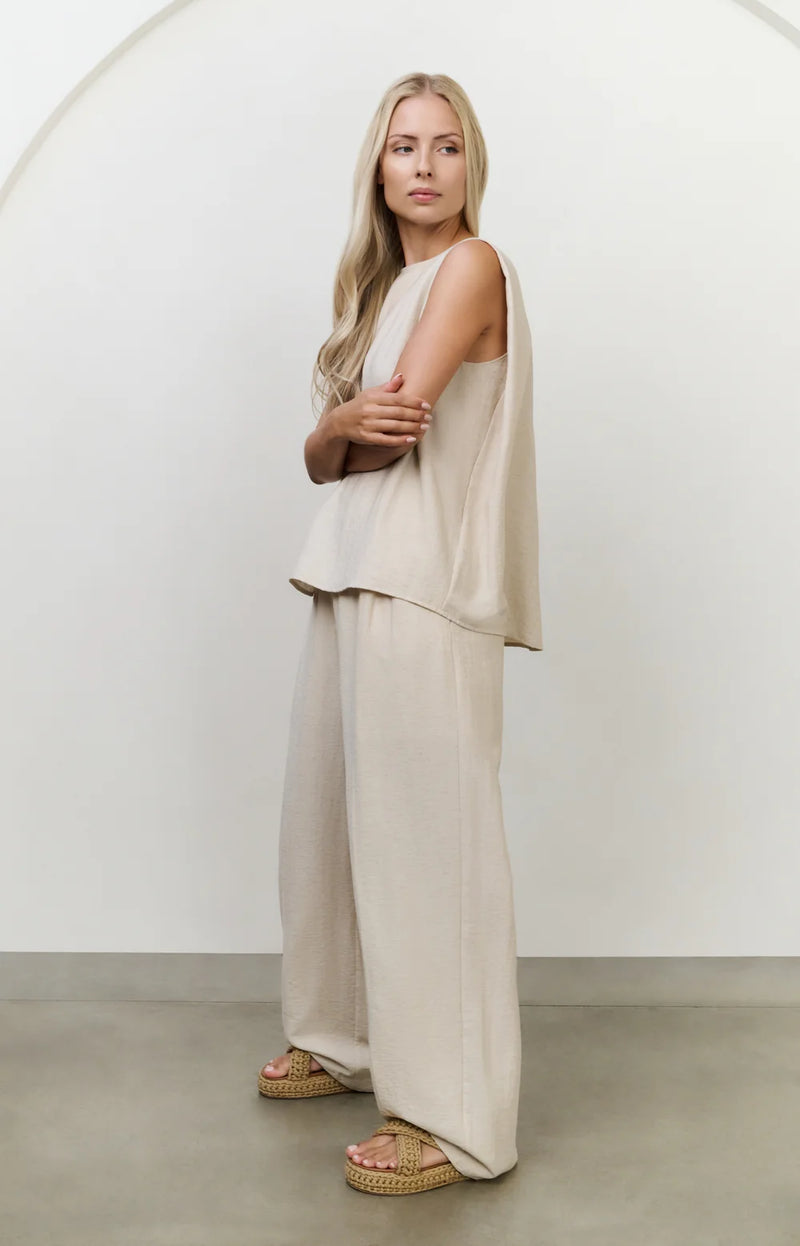 YAYA - Sleeveless top with button closure on back in Washed Brown