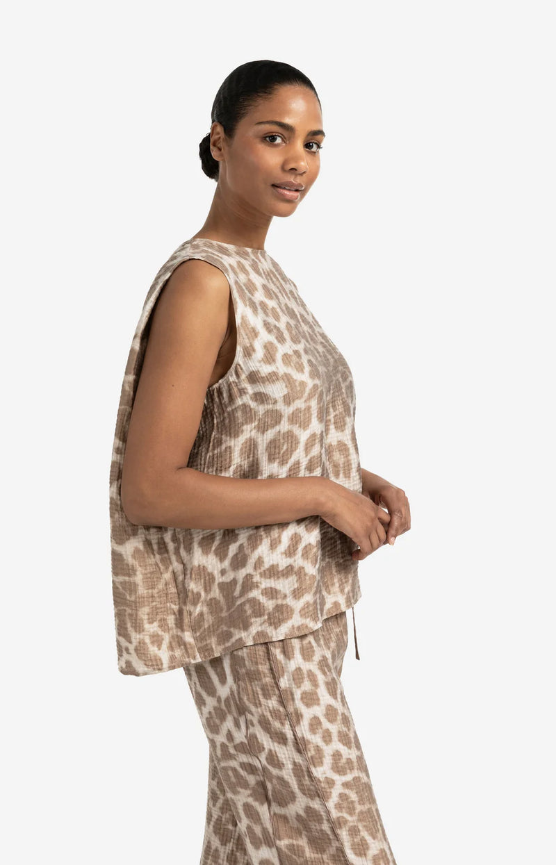 YAYA - Sleeveless Top with back buttons in Milk Brown Desin
