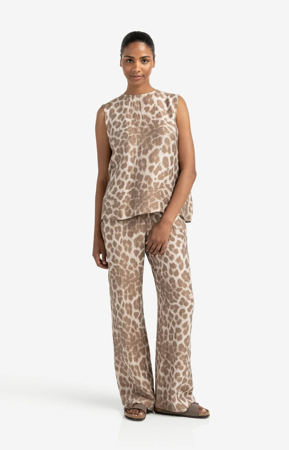 YAYA - Sleeveless Top with back buttons in Milk Brown Desin