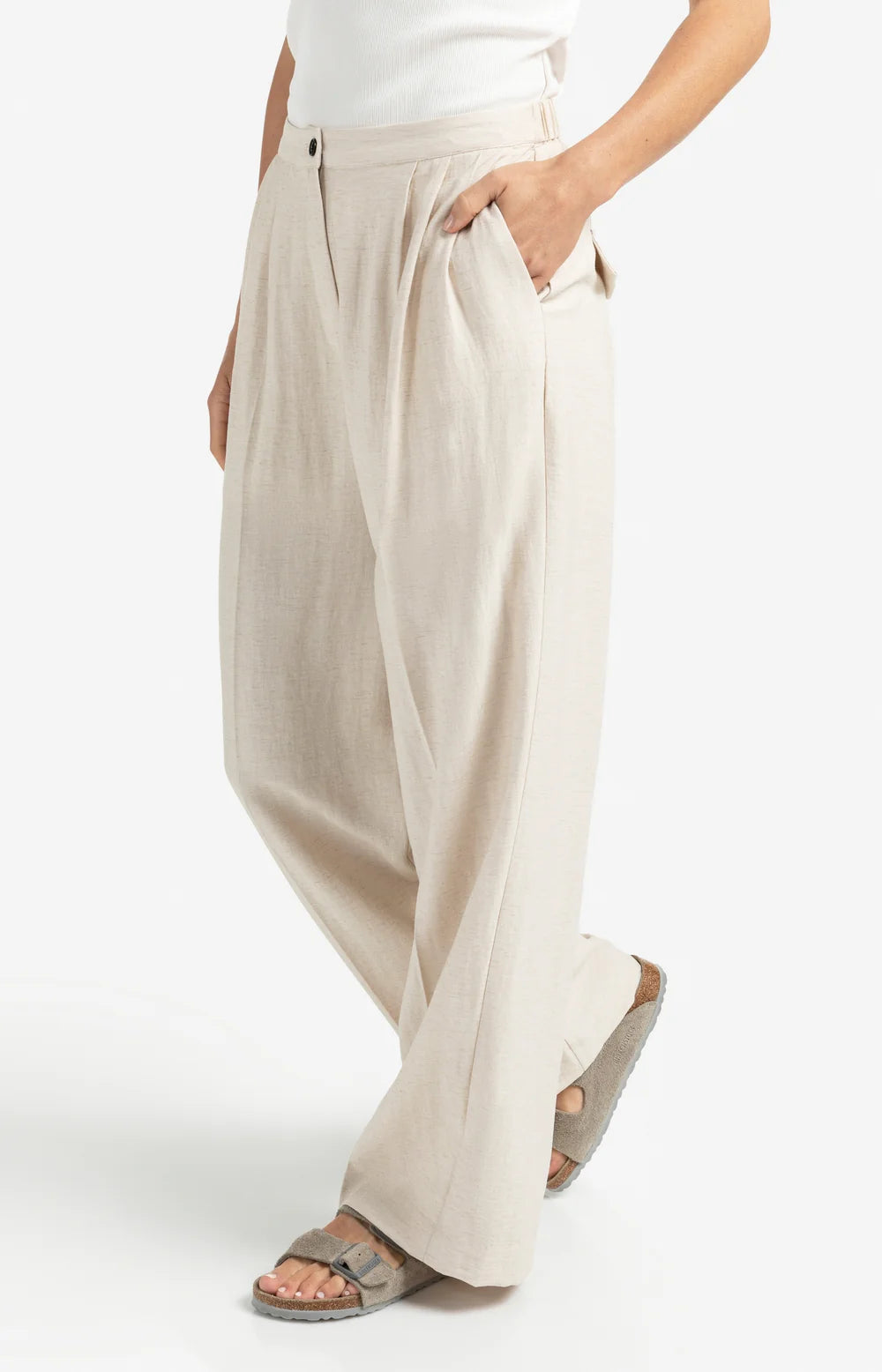 YAYA - Structured Woven Trousers with Pleat details in Washed Brown