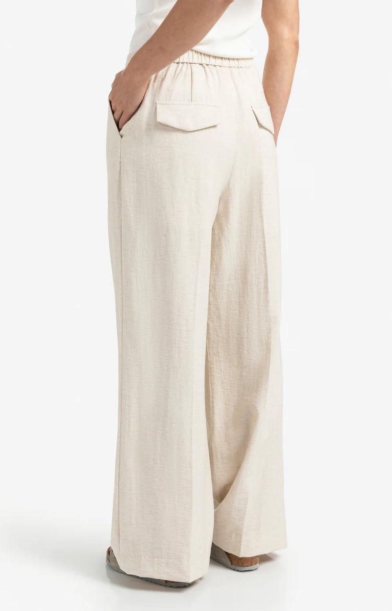 YAYA - Structured Woven Trousers with Pleat details in Washed Brown