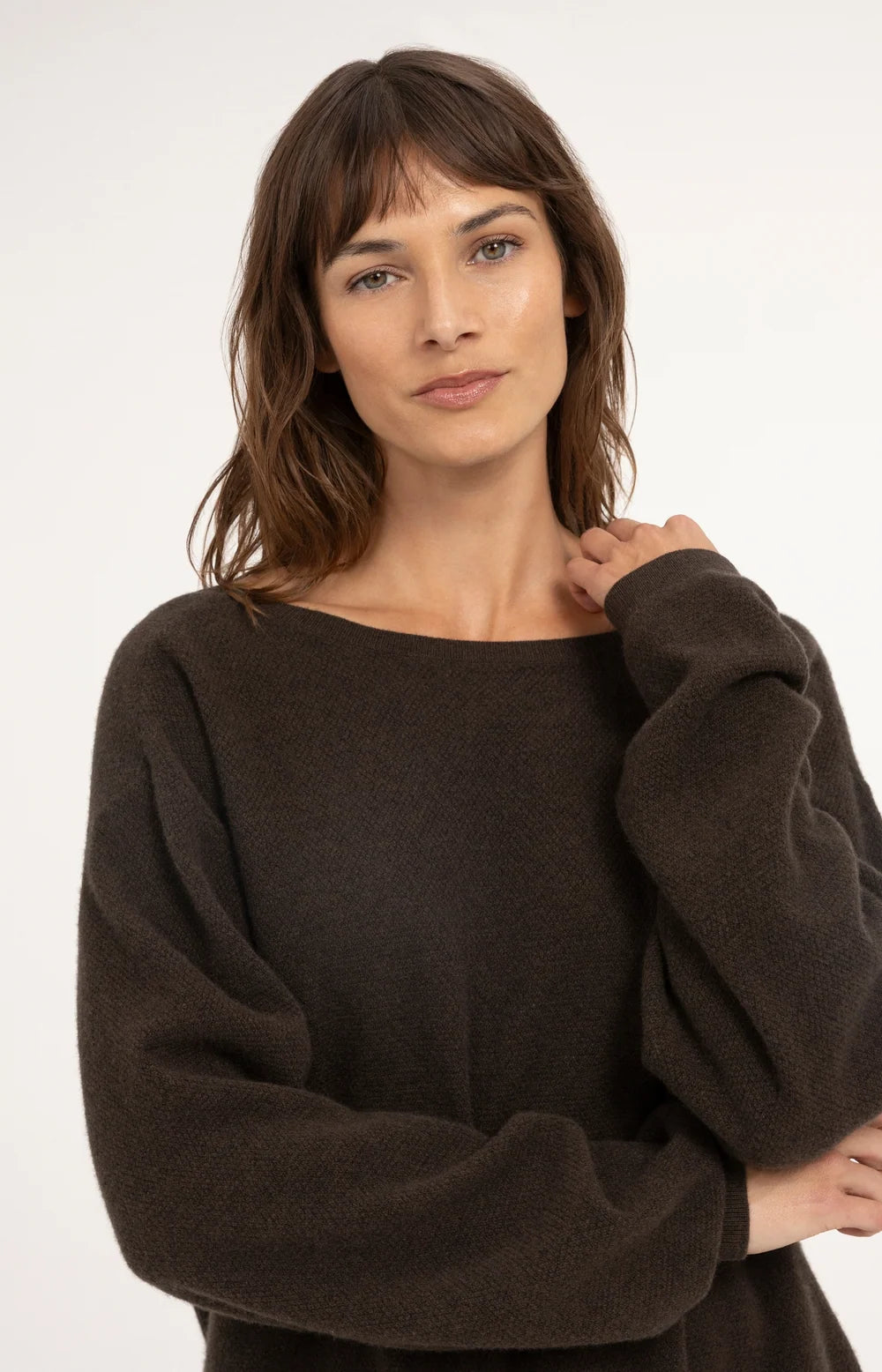 YAYA - Textured Sweater with Deep V-Neck at Back in Delicioso Brown